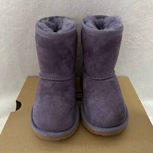 Uggs boots 8c